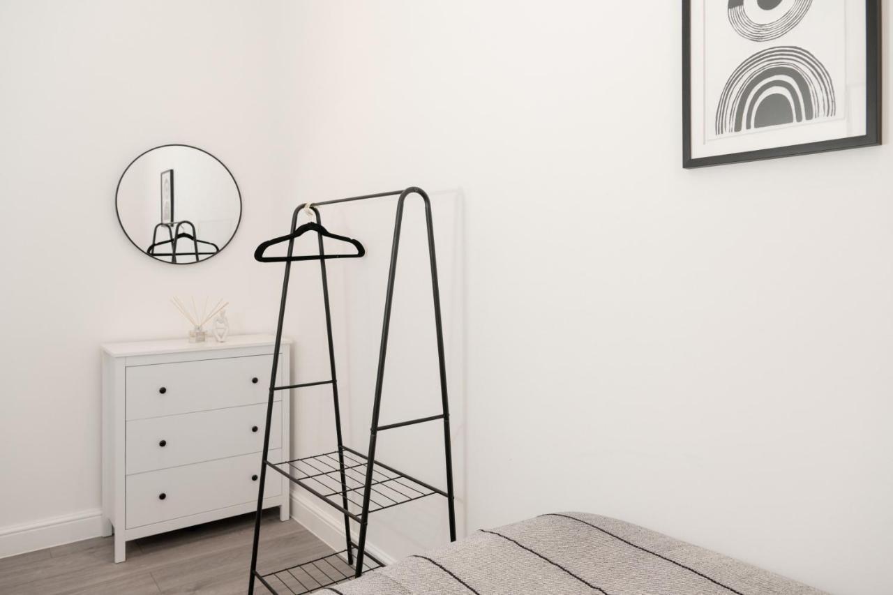Fantastic New, London Apartment 3 Bed 1 Bath & Parking Whetstone Extérieur photo