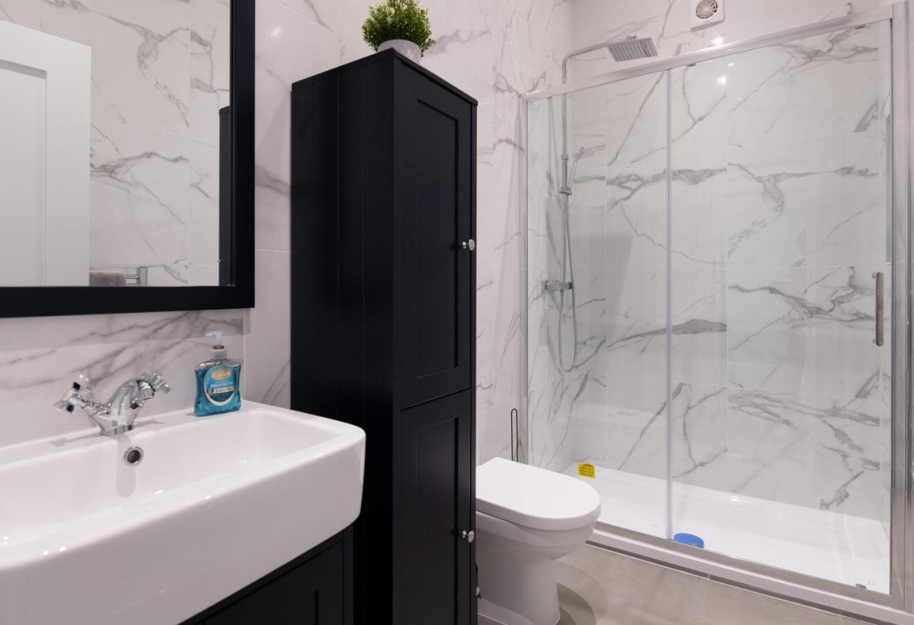 Fantastic New, London Apartment 3 Bed 1 Bath & Parking Whetstone Extérieur photo