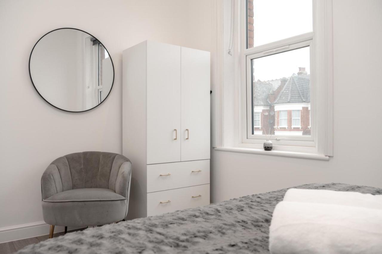 Fantastic New, London Apartment 3 Bed 1 Bath & Parking Whetstone Extérieur photo