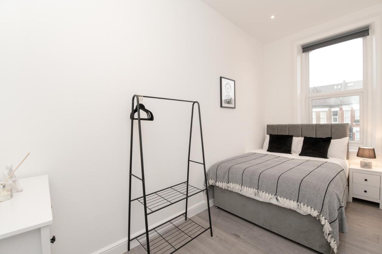 Fantastic New, London Apartment 3 Bed 1 Bath & Parking Whetstone Extérieur photo