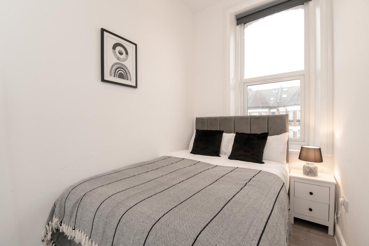 Fantastic New, London Apartment 3 Bed 1 Bath & Parking Whetstone Extérieur photo